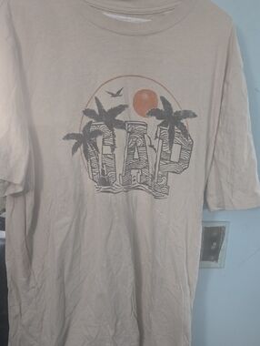GAP Beige Short Sleeve Tee with Palm-Graphic Sunset